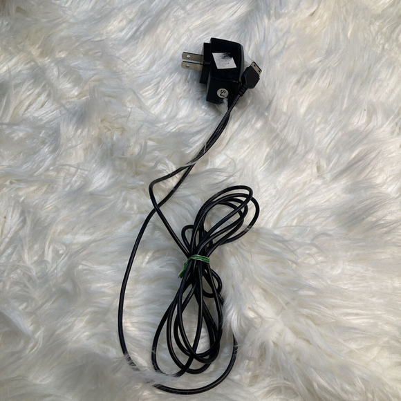 OEM Samsung ATADS10JBE 5.0V 0.7A AC Travel Charger Power Adapter Cable Cord Plug - Picture 4 of 7